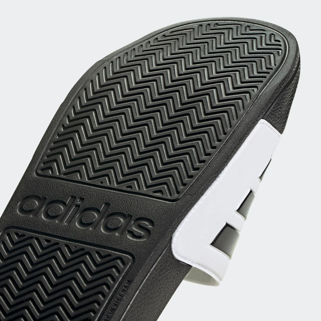 ADILETTE SHOWER SLIDES Cloud White / Core Black / Matte Gold