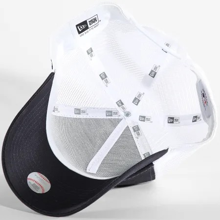 New Era League Essentials Trucker New York Yankees Cap 